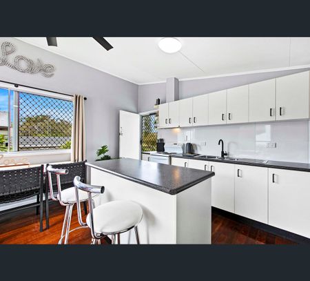 1B/404 Esplanade, Torquay, Qld 4655 - Photo 3