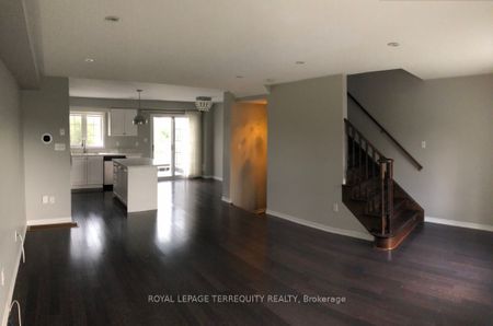 Townhouse For Lease | N8134360 - Photo 4