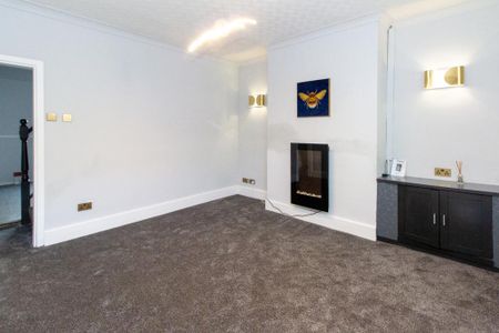 2 bedroom end of terrace house to rent - Photo 2
