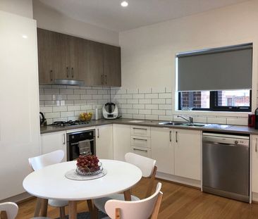 Stylish 2 Bedroom Town House - Photo 2
