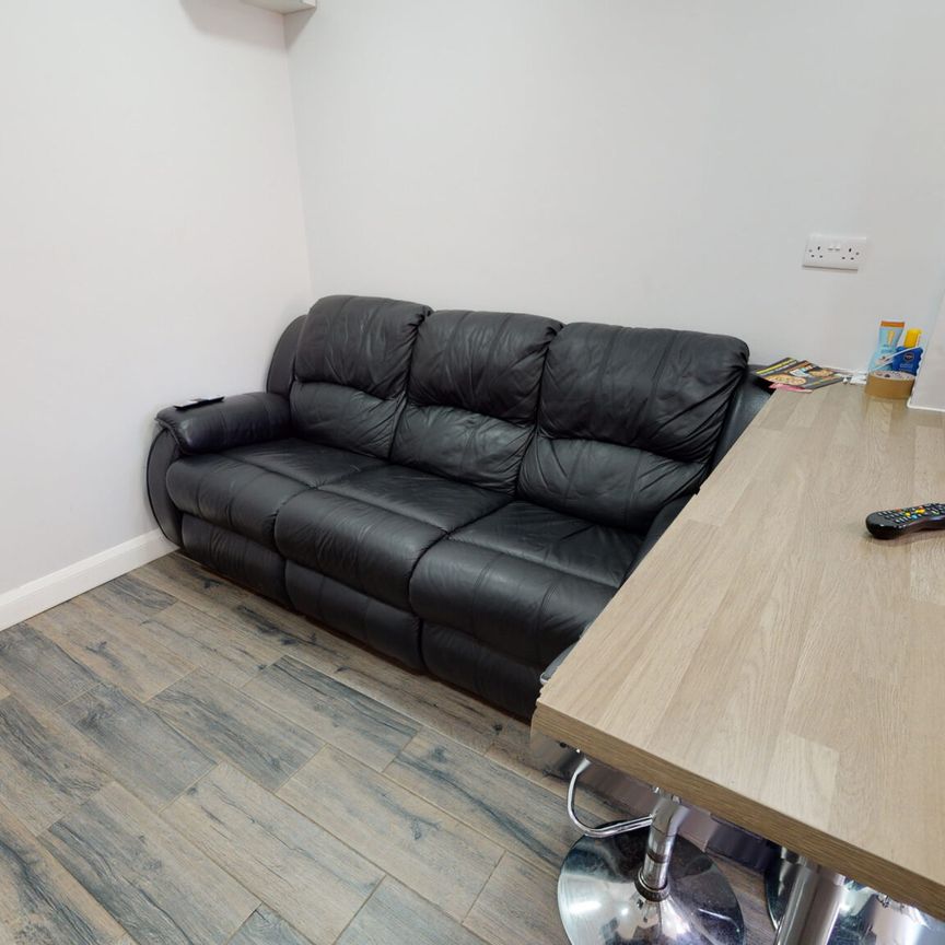 24 Winnie Road Selly Oak - Photo 1