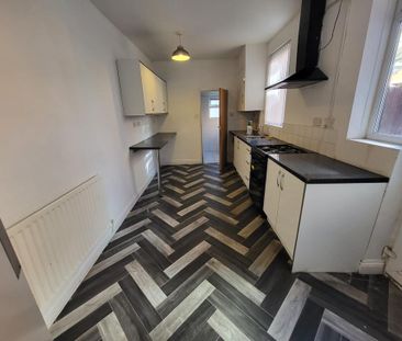 3 bedroom terraced house to rent - Photo 3