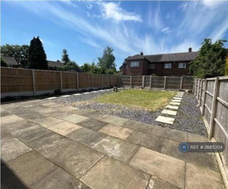 4 bedroom semi-detached house to rent - Photo 2