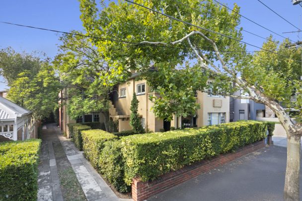 4/33 Kingsley Street, Elwood. - Photo 1