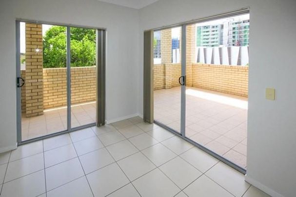 2/189 Cavendish Road, 4151, Coorparoo Qld - Photo 1