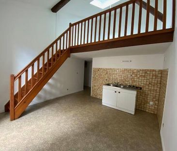 Location appartement rénové 2 pièces 36 m² à Saint-Symphorien-d'Ozo... - Photo 4