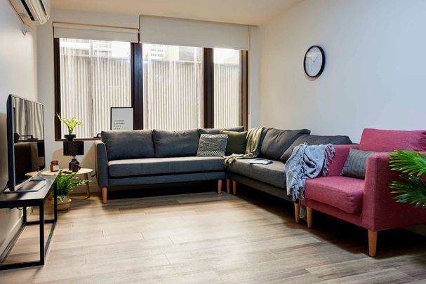 6 Bedroom Shared Bathroom, King Single Bed, High Floor - Photo 1