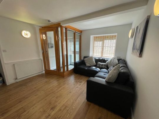 1 bedroom in a house share to rent - Photo 1