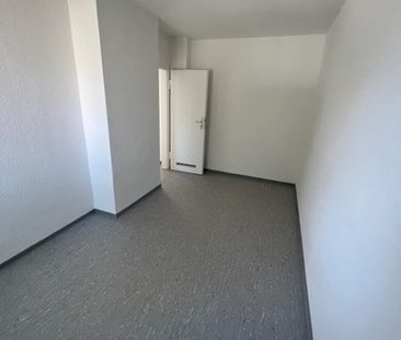 Schöne 4-Zimmer Erdgeschosswohnung mit Balkon zu vermieten - Foto 1