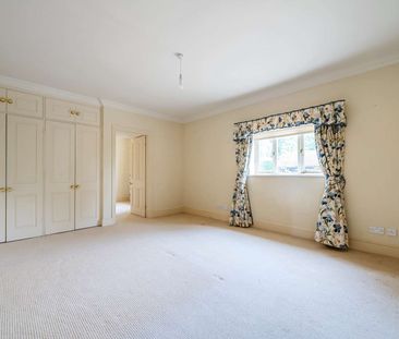 A charming thatched barn conversion in Wherwell. - Photo 6