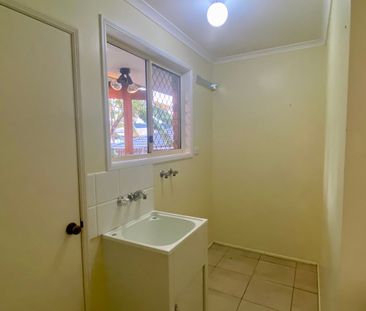 Comfortable Family Living in a Quiet Oxenford Pocket - Photo 6