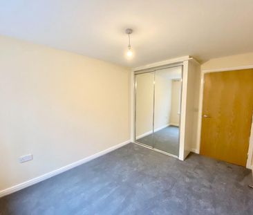 2 bedroom Flat To Let - Photo 4