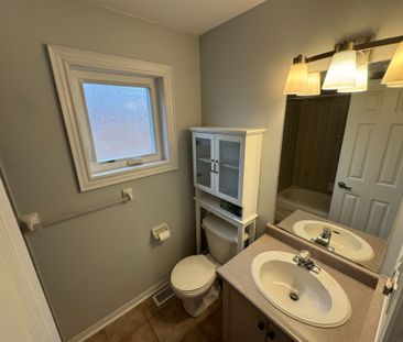 For Lease - 7 Stiles Avenue, Aurora, Ontario - Photo 5