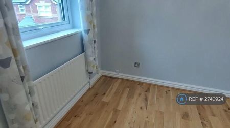 4 bedroom detached house to rent - Photo 4