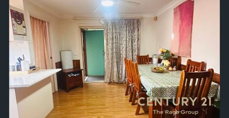 Spacious & Energy-Efficient 3-Bedroom Home Near Penrith CBD - Photo 4