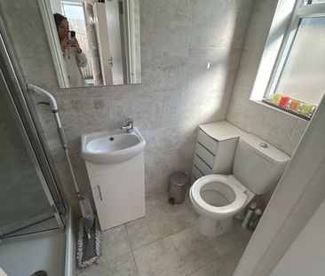 Studio Flat, Grants Close, NW7 - Photo 6