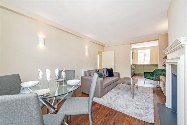 A two bedroom, fourth floor (with lift) apartment ideally located close to Marylebone High Street and Oxford Street. - Photo 1