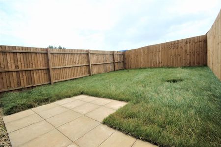 2 bedroom end of terrace house to rent - Photo 3