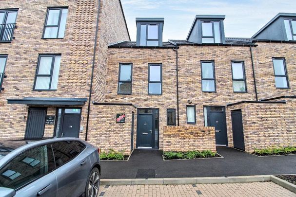 3 bedroom terraced house to rent - Photo 1