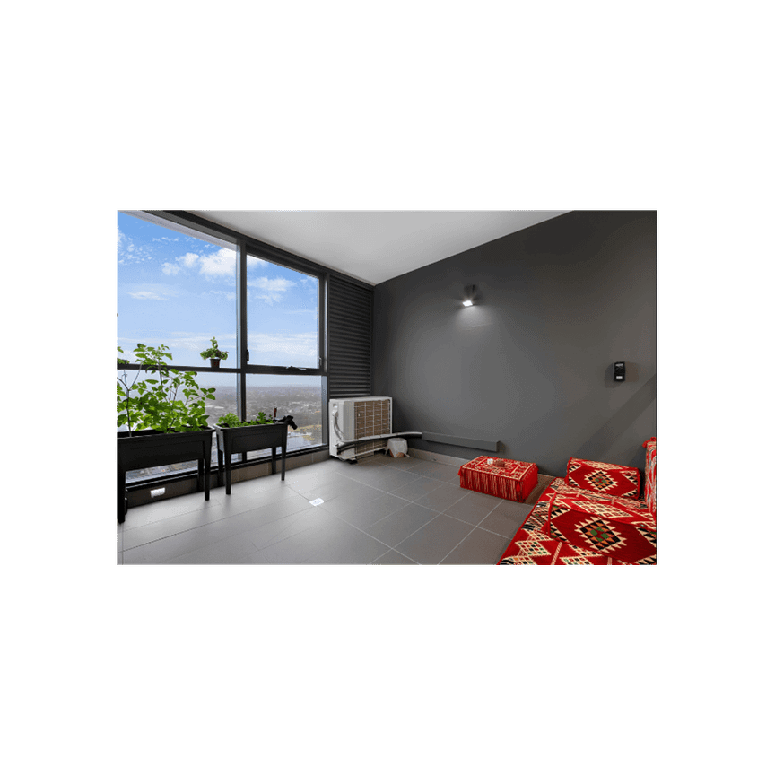 Modern Apartment with Uninterrupted Views on Level 25 - Photo 1