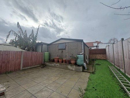 1 bedroom in a house share to rent - Photo 4