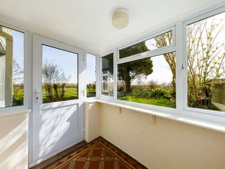 2 bedroom semi-detached house to rent - Photo 3