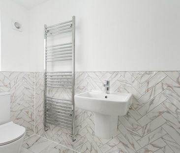 4 bedroom semi-detached house to rent - Photo 5