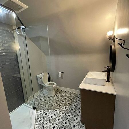 For Lease - 22 Bevan Court, Hamilton, Ontario - Photo 1