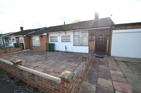 3 bedroom Detached bungalow to rent - Photo 5