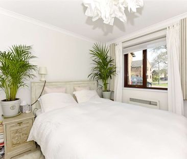 Well presented, ground floor flat 0.5 miles from Bourne End town ce... - Photo 2