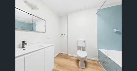 PERFECT HOME IN ALBION - Photo 3