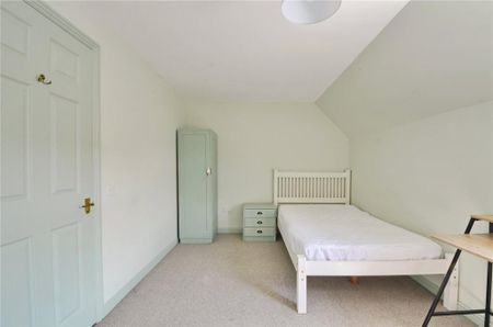 4 bedroom end of terrace house to rent - Photo 3