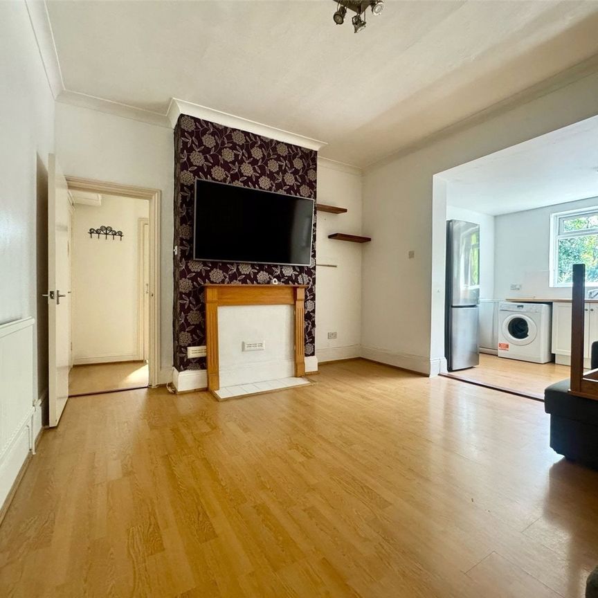 York Road, Woking, Surrey, GU22 7XS - Photo 1