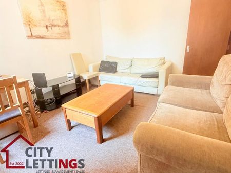 5 bedroom end of terrace house to rent - Photo 2