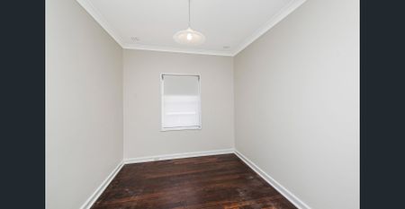 Beautiful Three Bedroom Home in Great Location Incl. Garden Maintenance! - Photo 5