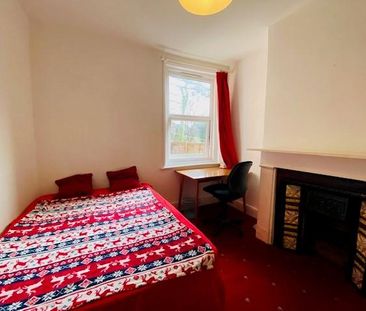5 bedroom semi-detached house to rent - Photo 2