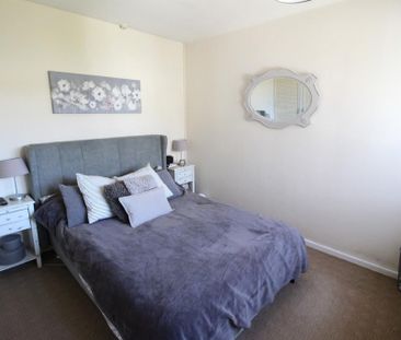2 bedroom semi-detached bungalow to rent - Photo 2