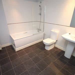 Lovely 2 bedroom flat share in London SW1X - Photo 3
