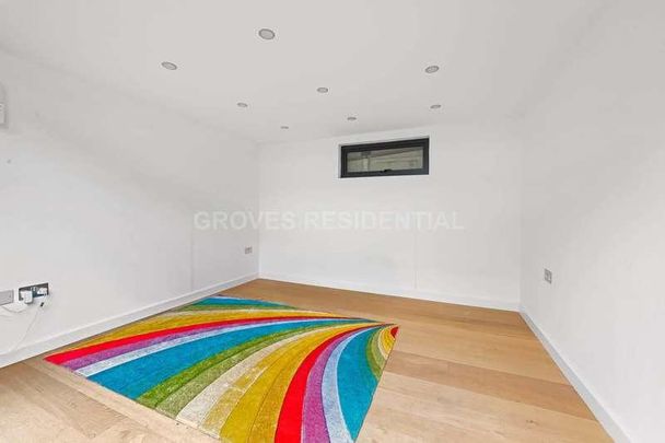 The Crescent, New Malden, KT3 - Photo 1