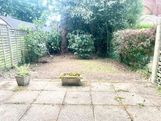 Bassett, Southampton - Photo 1
