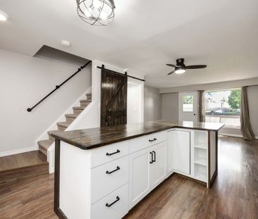 Bright &amp; Updated 3 Bedroom Townhouse with Basement and Private ... - Photo 2