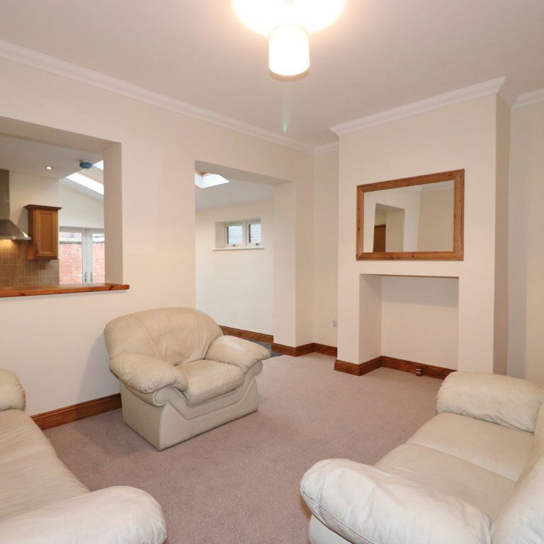 Terraced House in Warwick Road, Carlisle - Photo 1