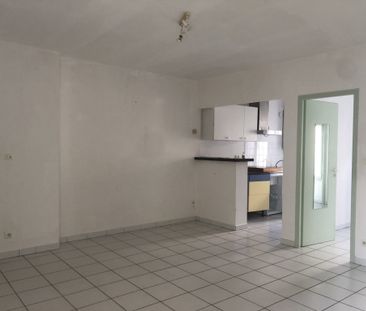 Location Appartement 2 pièces 43m² LA ROCHE CHALAIS 24490 - Photo 4