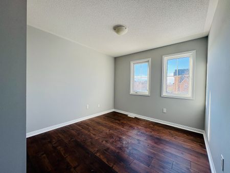 For Lease - 1029 Farmstead. Drive, Milton, Ontario - Photo 5