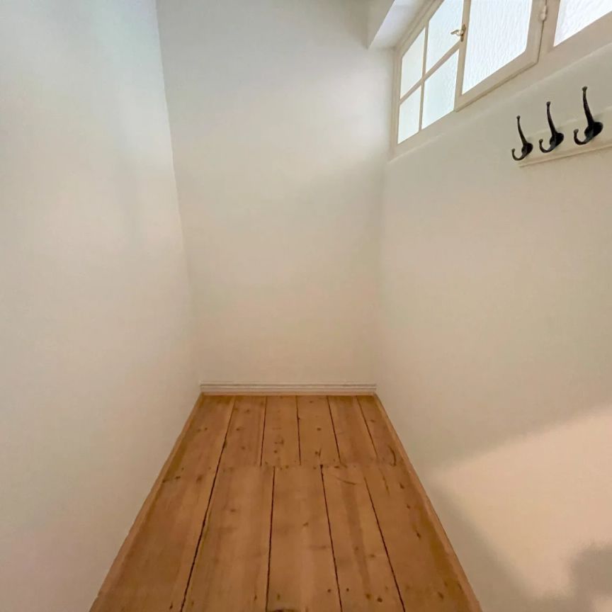 MIT BALKON! Tolle Altbauwohnung mit idyllischem Innenhof-Balkon, 2 Zimmer, mitten in der City! Besser geht´s nicht - diese Lage lässt keine Wünsche offen! - Foto 1