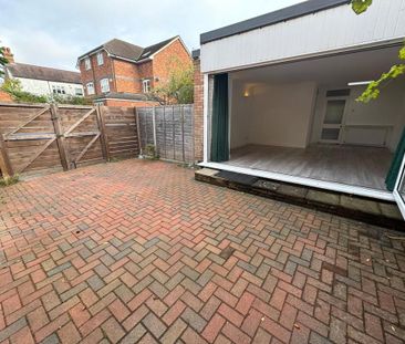 2 bedroom end of terrace house to rent - Photo 1