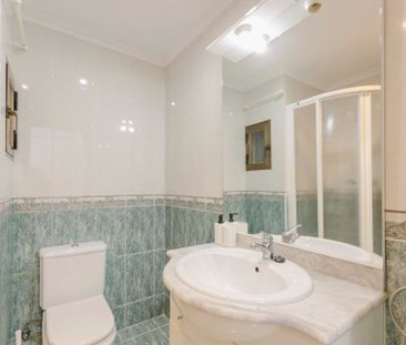 Spacious double room on Monestir de Poblet Street - Photo 6