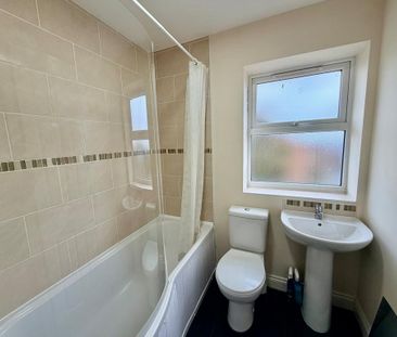 2 bedroom semi-detached house to rent - Photo 6