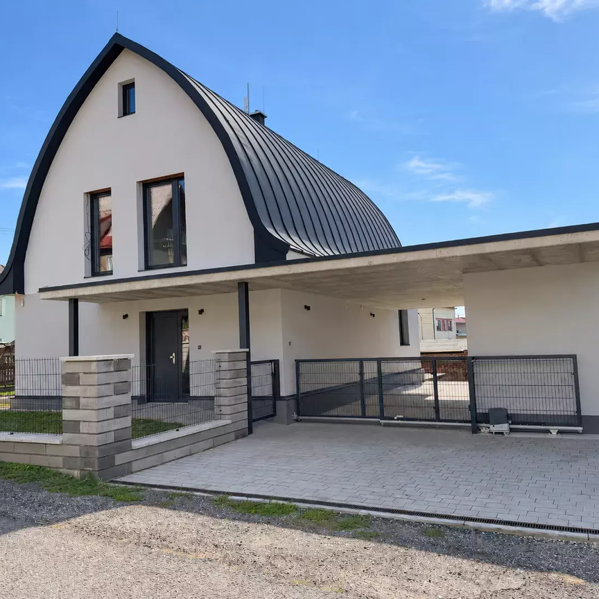 Pronájem novostavby moderního domu 5+kk s terasou a zahradou v klidné části Vrchlabí - Photo 1