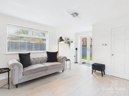 3 bedroom semi-detached house to rent - Photo 2